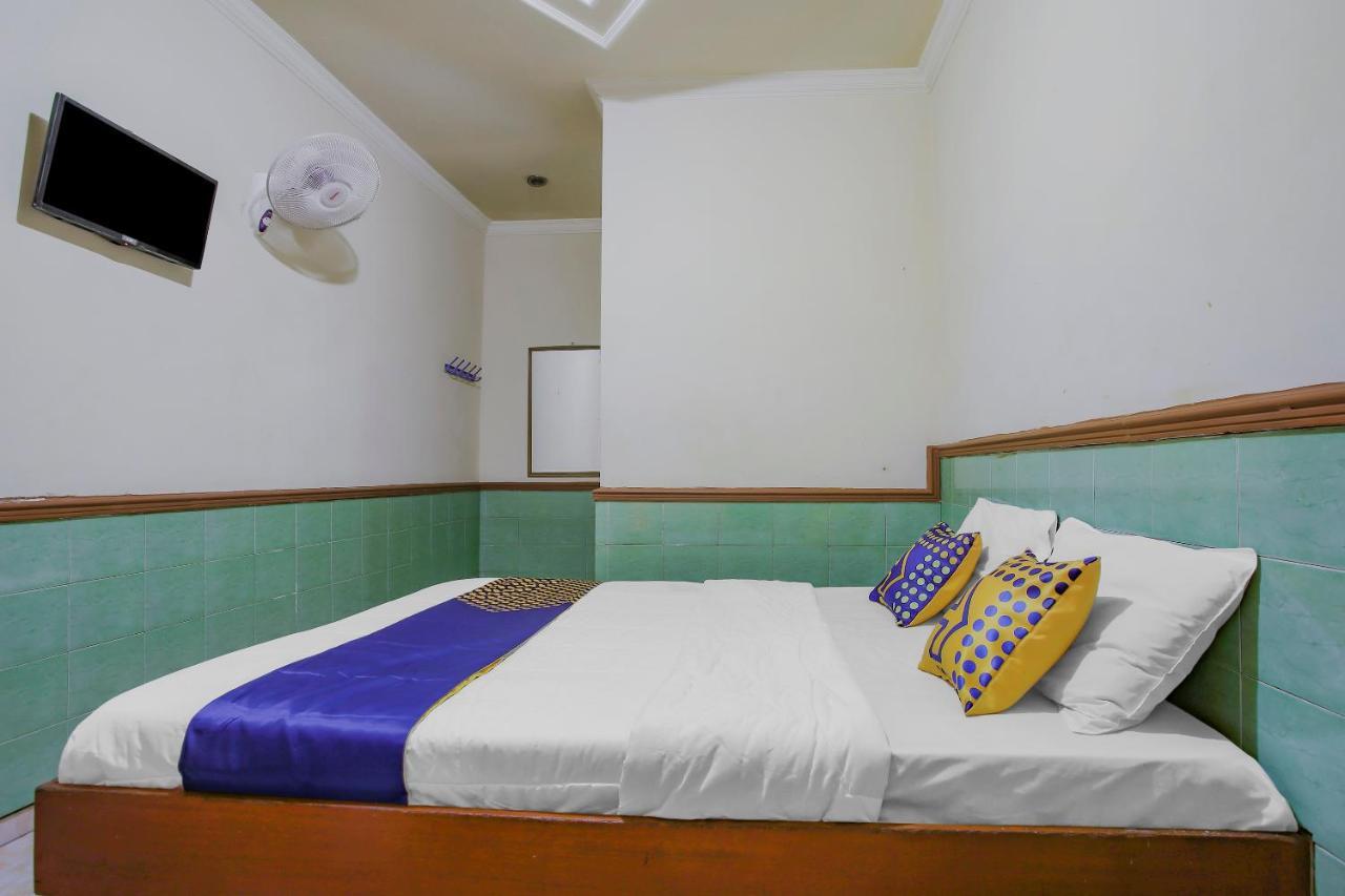 SPOT ON 90092 Dewi Safitri Hotel Semarang Exterior foto