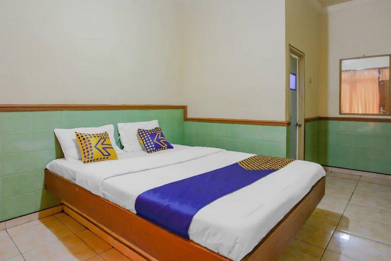 SPOT ON 90092 Dewi Safitri Hotel Semarang Exterior foto